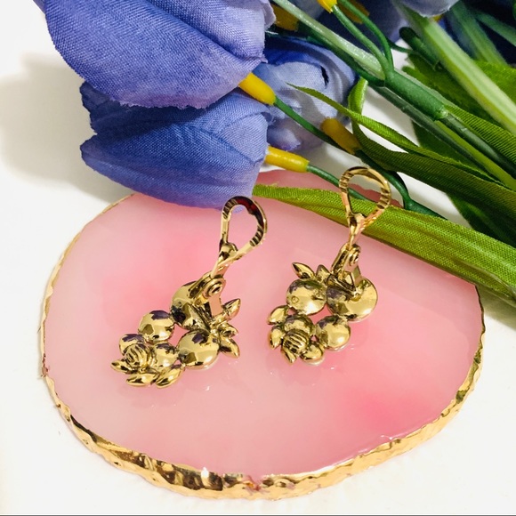 🌹Vintage Monet Gold crystal Pearl clip earring - Picture 6 of 17